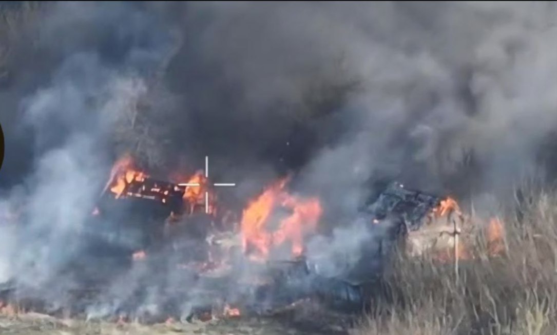Через десять минут после объявленного хуйлом перемирия россия уебала по Черниговской области