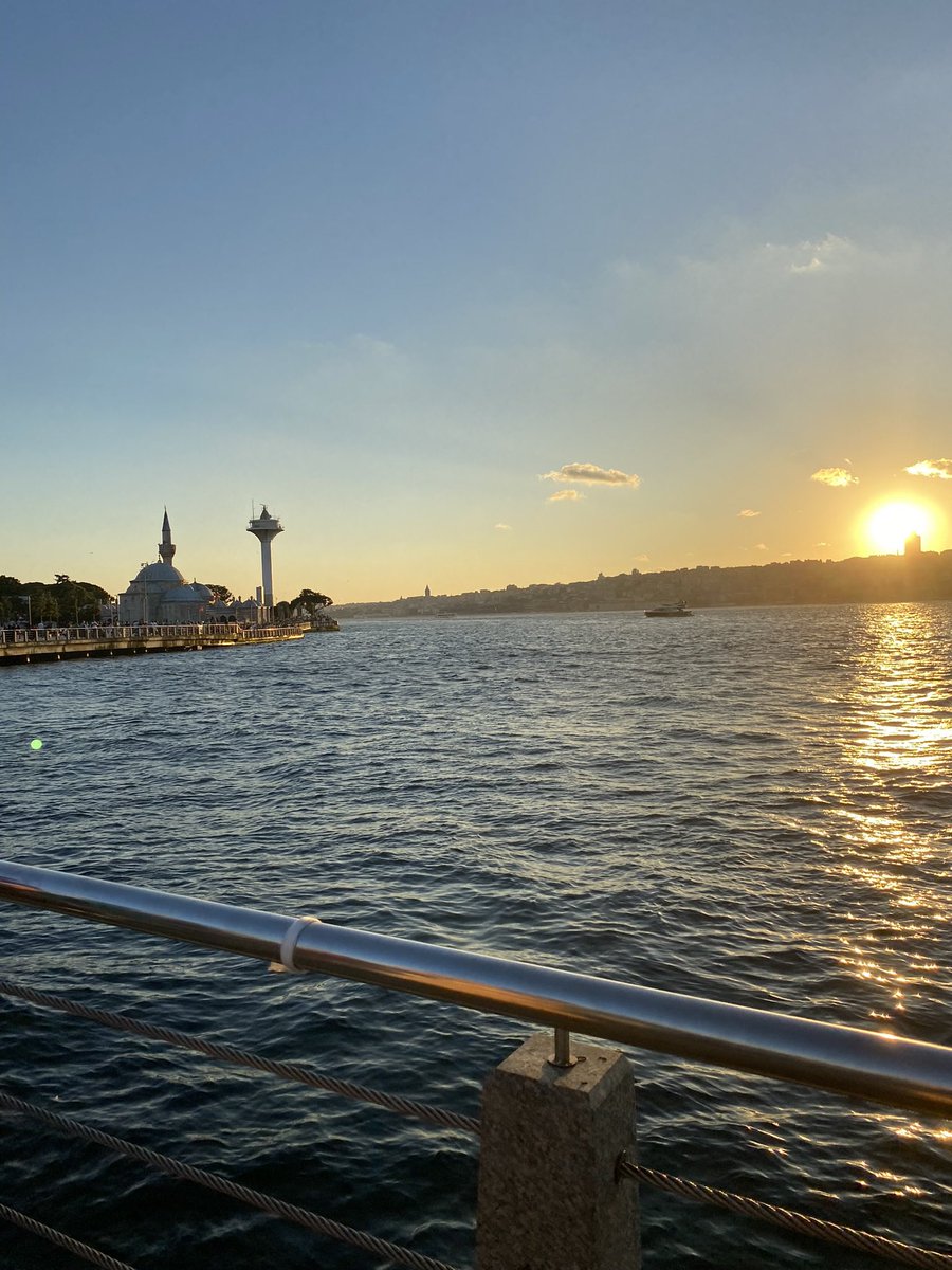 simli_eva's tweet photo. Sunset… https://t.co/NdUoXO4Cff