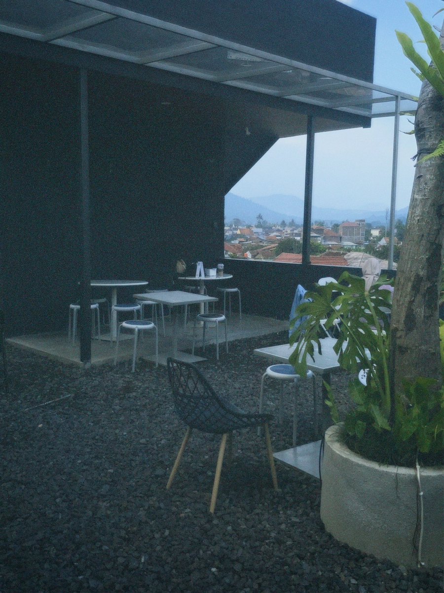 urrrrrrns's tweet photo. ngopi lagi di garut!! https://t.co/YNFfd3dTQI