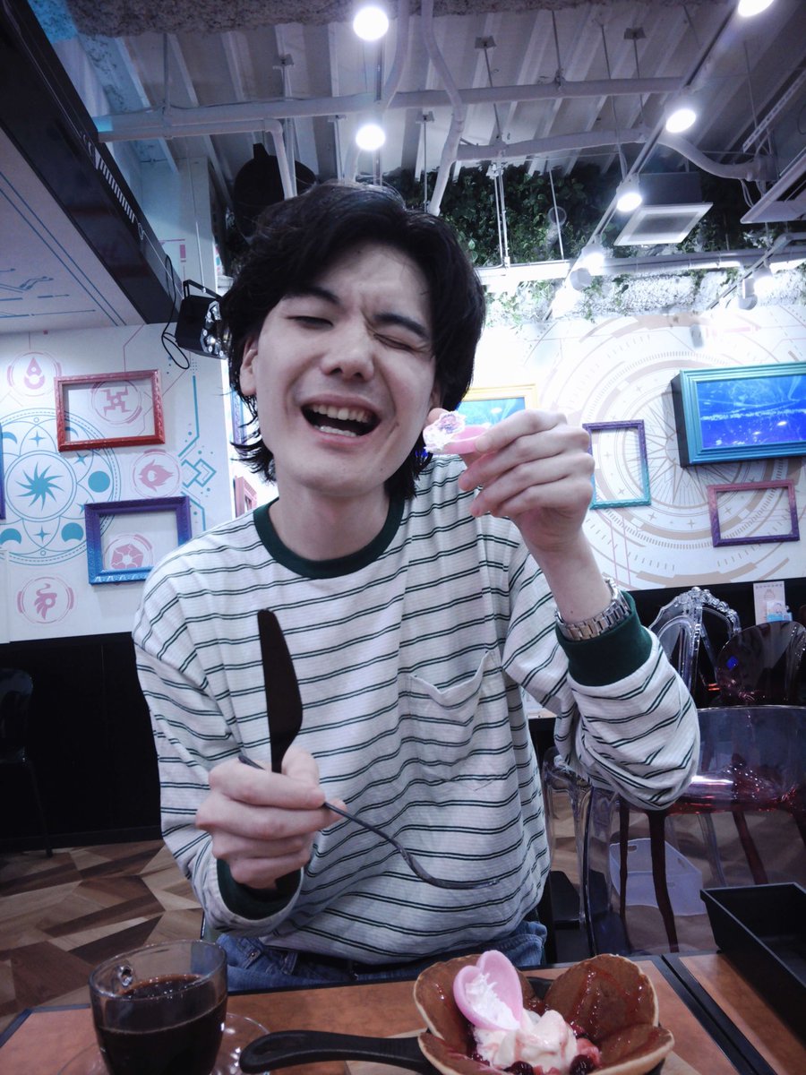 kevipper's tweet photo. 二人でメイドカフェに行く仲だけど、俺は警備員と体制が仲良い訳ないと思う https://t.co/Cn74m0YDBb