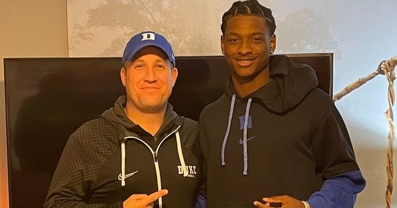 BREAKING: Fishers (Ind.) Hamilton Southeastern QB Terry Walker III commits to Duke.

“I love their offensive scheme,” Walker said. “They push the ball down the field a lot and it’s a very quarterback friendly offense!”

Story: on3.com/news/duke-mann…