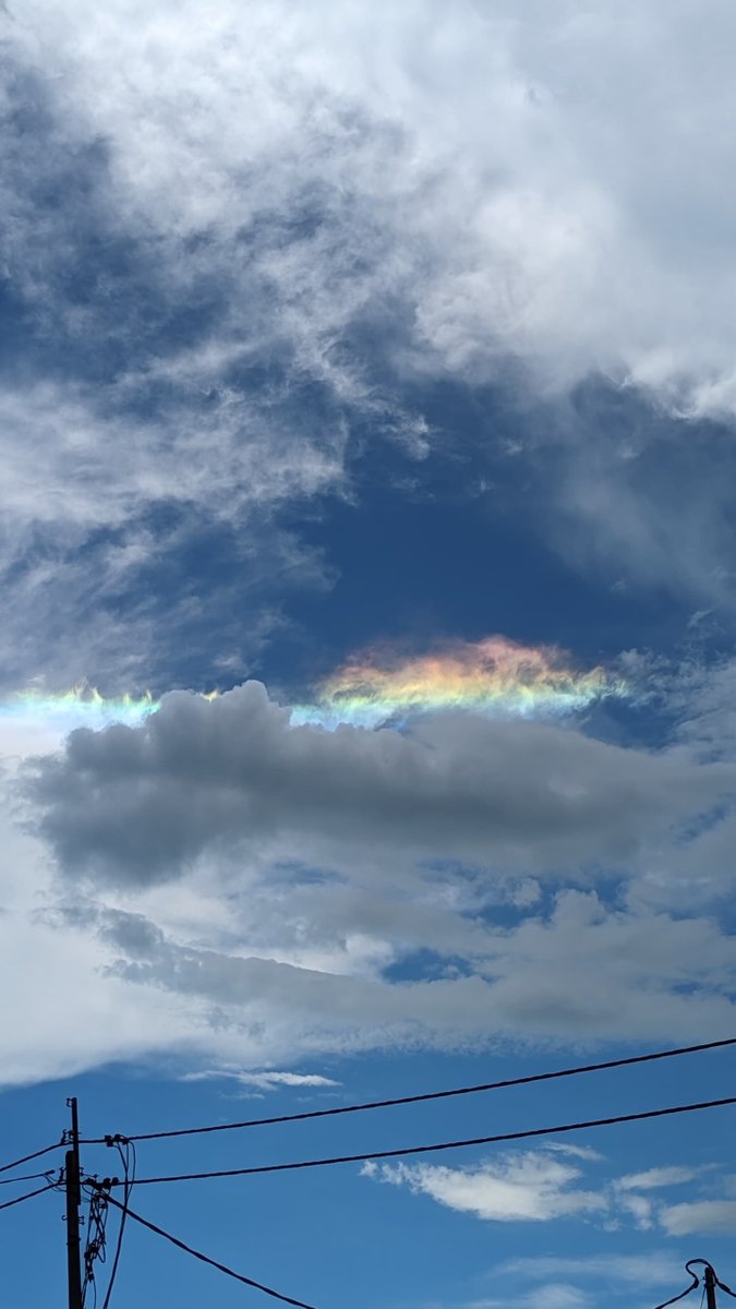 IzzraifHarz's tweet photo. iridescent cloud in Perlis this evening 🌥️ https://t.co/SrlH4aoBzZ