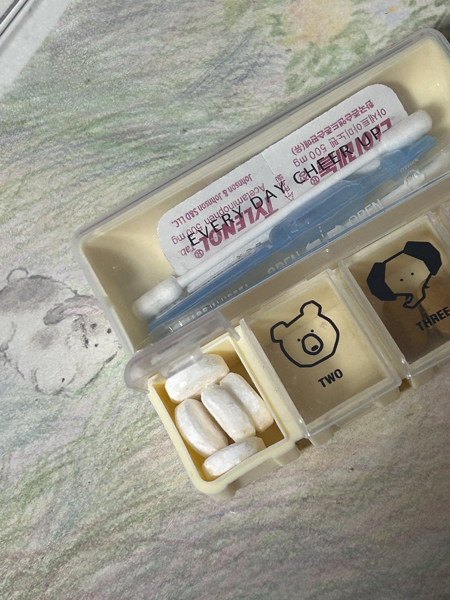 지금 오특이라~
민티드 고체 치약인데
저는 가글 대용으로 자주 사용해요 하나 깨물깨물하고 물로 헹구면 정말 개운해요 가벼워서 챙겨다니기 좋은 게 최대 장점!! 저는 비상용 알약 통에 넣어서 들고 다녀요 ㅎㅎ