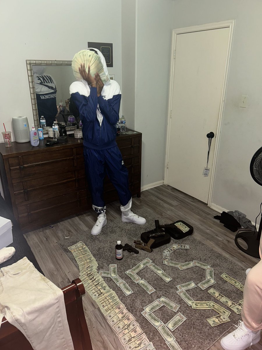 otmryloo's tweet image. We don’t bleed the same 🩸