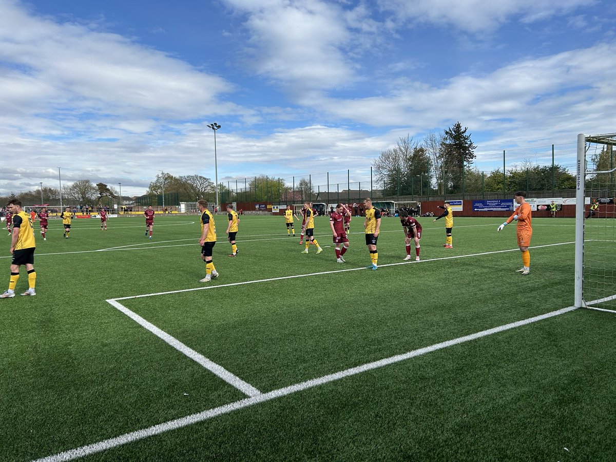 RPCowling's tweet photo. Full Time:
@AnnanAthleticFC 5-1 @ArbroathFC 

Despite being crowned champions last week, Arbroath were on the wrong end of the scoreline today. A dominant 2nd half performance saw Annan score 3 goals for a convincing win.

#groundhopping https://t.co/Gm07JPFCNS