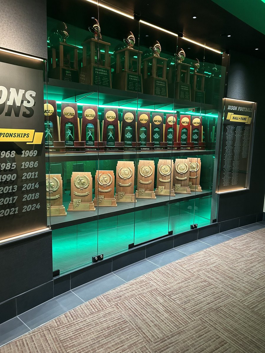 Gavin_Elmquist7's tweet image. Had an amazing time @NDSUfootball . Thank you to @CoachGrantOlson for the invite!! Had a blast watching practice and learning more about the program from @CoachDKlieman . I look forward to being back in Fargo soon!
@spurrlyman @Crimsonfootball @CoachWillJ1