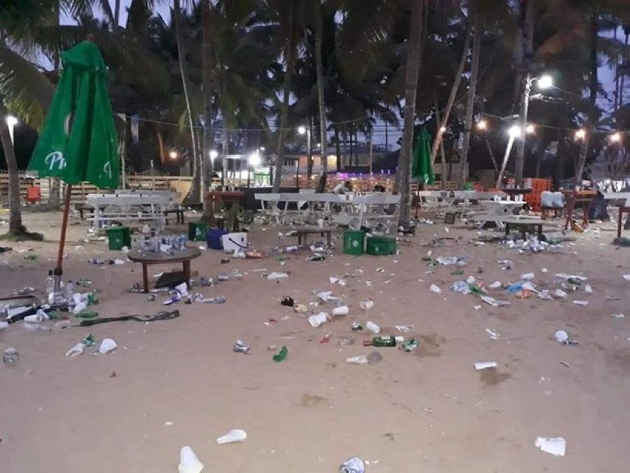 WessinChavez's tweet photo. Así amaneció hoy la Playa de las Terrenas 😢 definitivamente tenemos que revisarnos, parece que no merecemos la belleza de la naturaleza.  Después culpamos a terceros de nuestro declive.  ¡Al pan, pan y al vino, vino! https://t.co/j9D1JQapC5