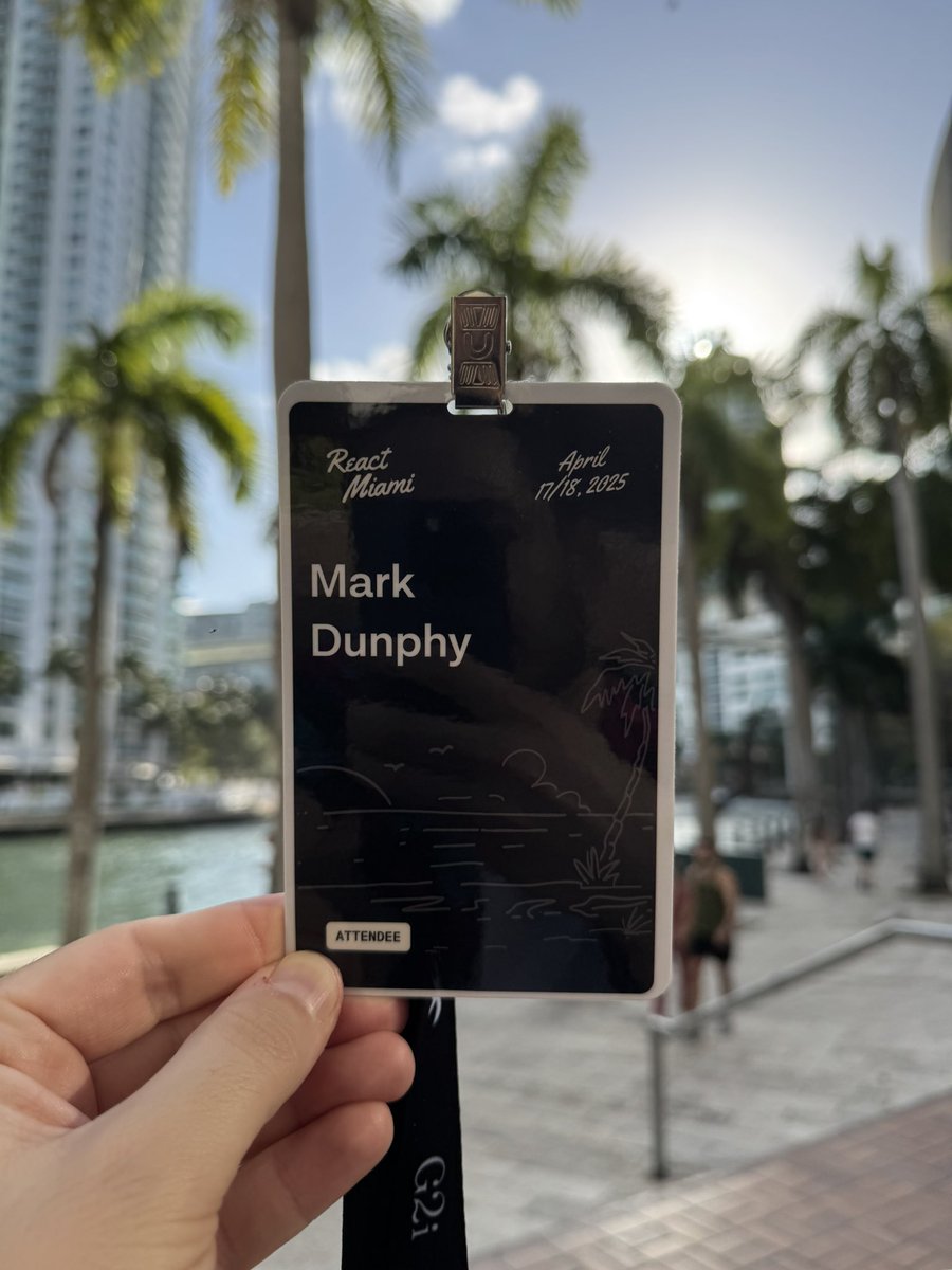 marknotfound's tweet photo. @robertovalle31 @ReactMiamiConf lol we didn’t meet at the conf but I’m 99% sure I watched you take this pic from the steps outside the hotel because it inspired me take the same one https://t.co/HF7EXSyG4y