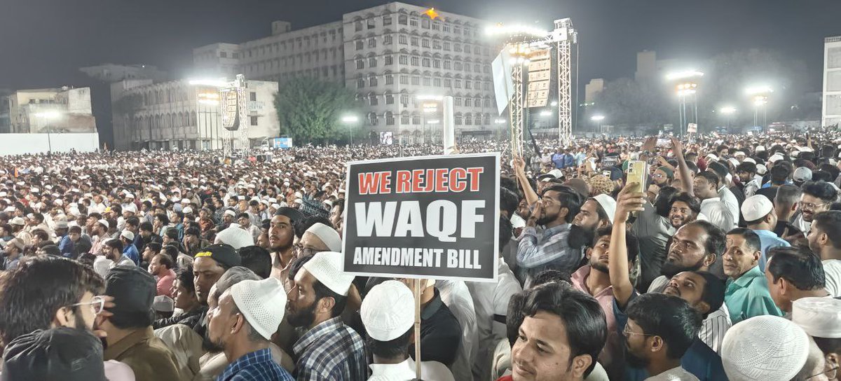 JaberSayeed's tweet photo. Ye lakho ki tadaad bata rahi hai ki Waqf Amendment Bill musalmano'n ke khilaf hai

#SaveWaqfSaveConstitution https://t.co/0ClPV45veS