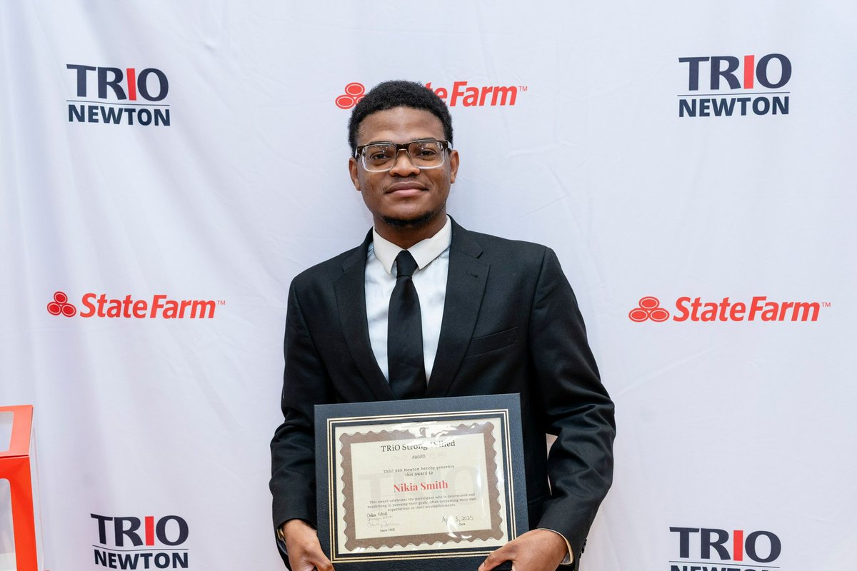 n1kiiaa's tweet image. Won the TRiO Strong-Willed Award at Honors Night alongside my fellow students and coworkers at GSU Newton!

Grateful to be recognized for resilience and determination this moment means a lot.

Thank you TRiO and Newton fam!

#TRiOStrong #GSUHonorsNight #NewtonCampus