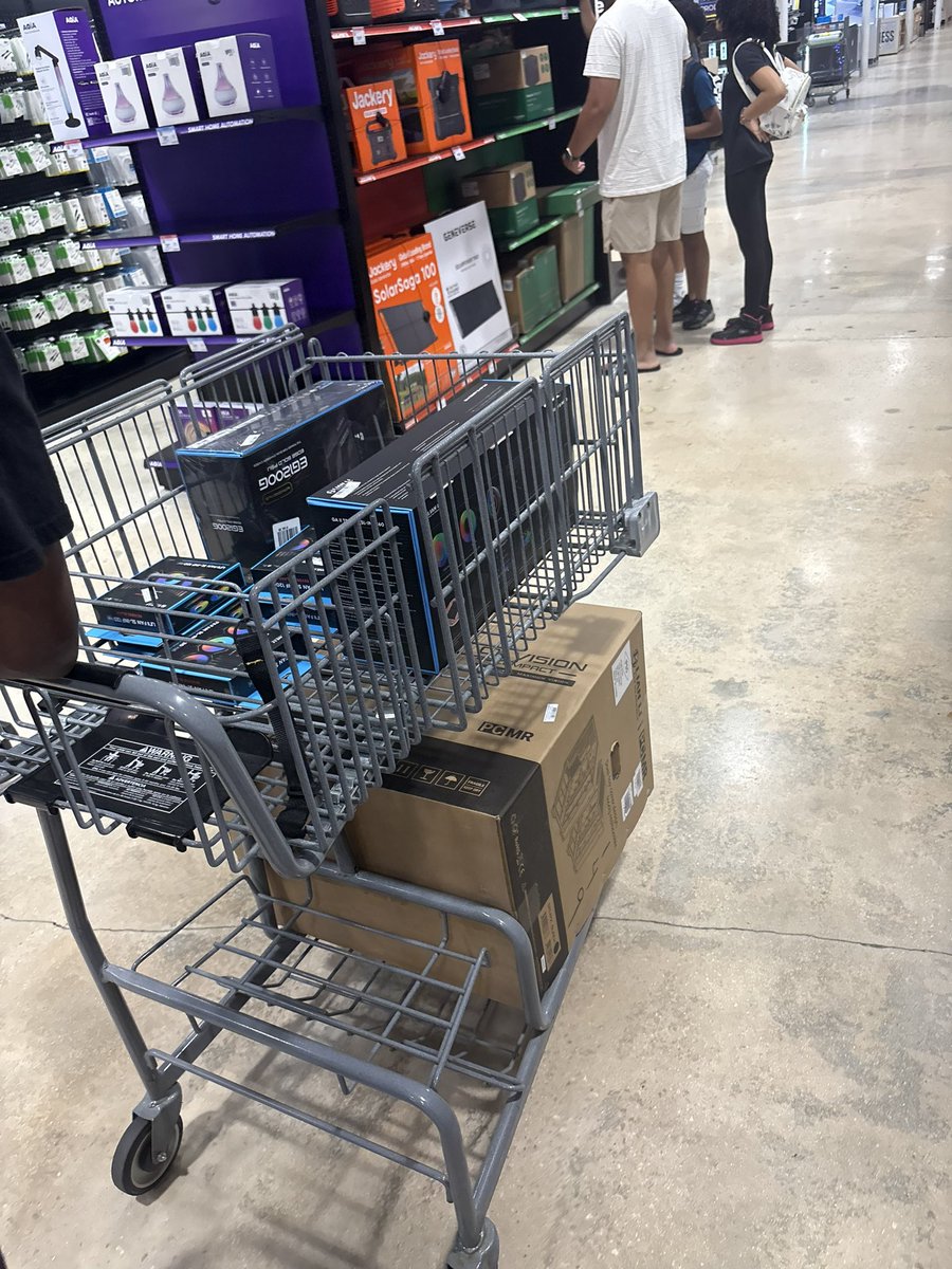 Psychrissss's tweet photo. It’s happening boyz new build incoming! #5080astral #9800x3d https://t.co/R3um9Idzd2