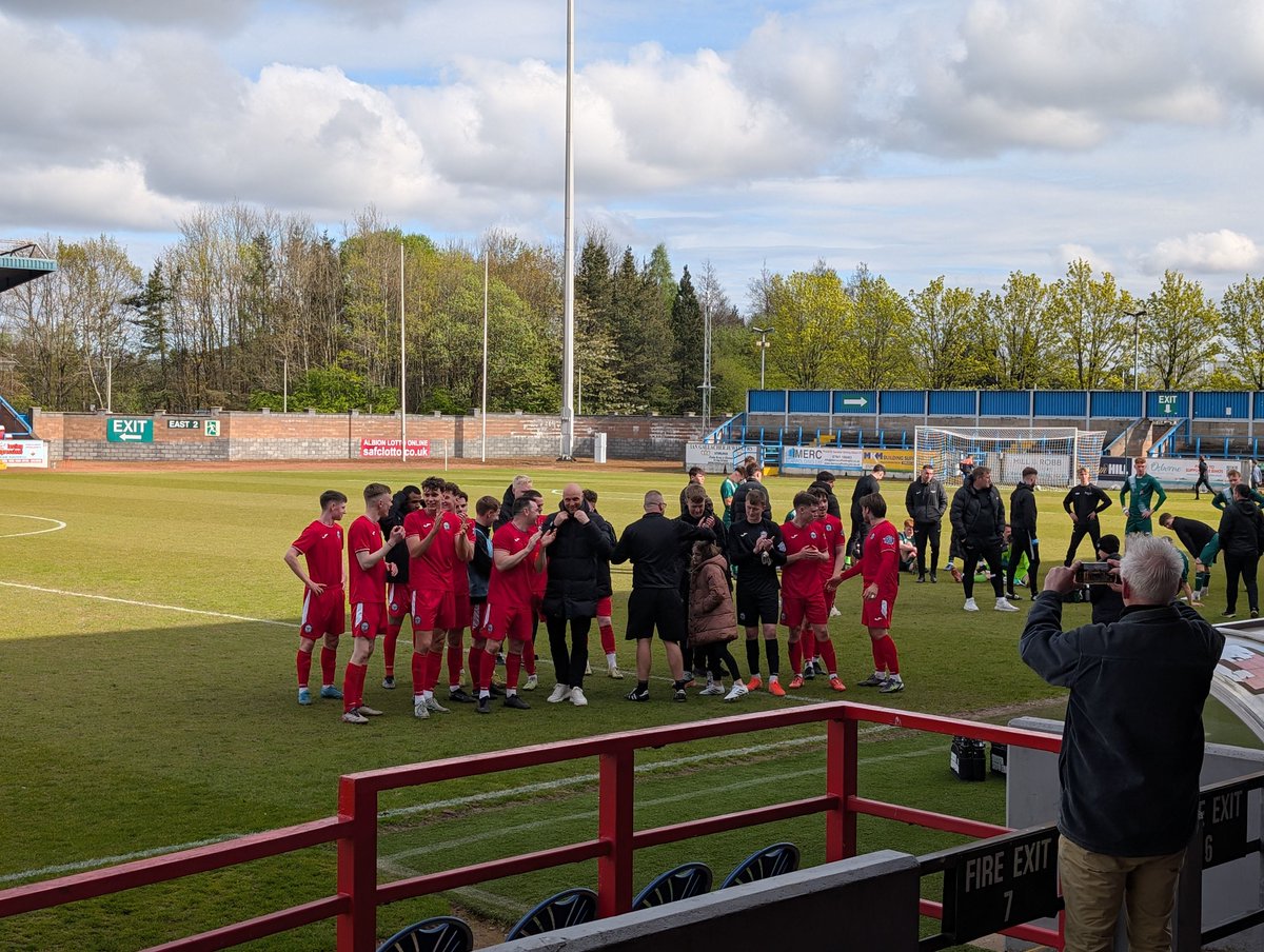 ⏹️ | 𝗙𝗨𝗟𝗟 𝗧𝗜𝗠𝗘 

We close the season with a draw 

Thank you for all your support Shire fans &amp; we look forward to the 2025/26 season 

SUFC 🟢⚪ 1 - 1 ESFC 🔴⚪
#WeAreTheShire