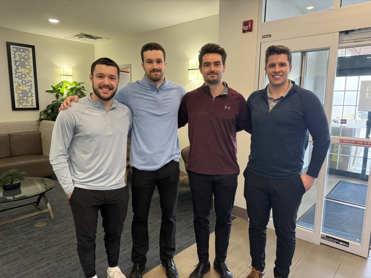 Salut les gars 😊
Hey guys!! 

<a href="/GeeGeesMHKY/">uOttawa Men's Hockey | Hockey masculin</a>