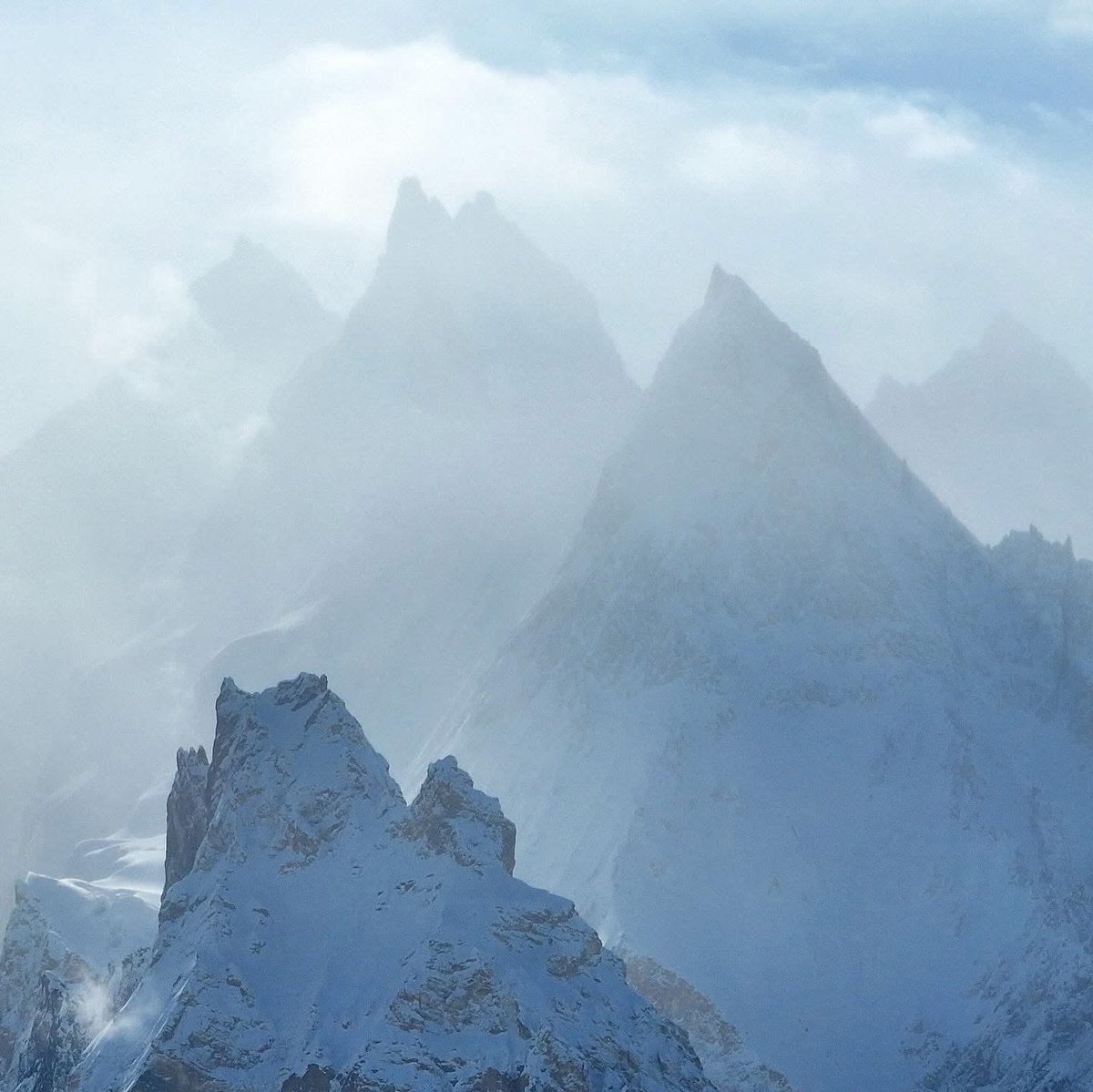 lukesmithwick's tweet image. We exist in the mountainscape. A part of it. It’s important to never lose oneself into thinking otherwise. Learn to forget. Learn to appreciate. And learn that you’ll never control the narrative. You’re just along for the ride. #Karakoram