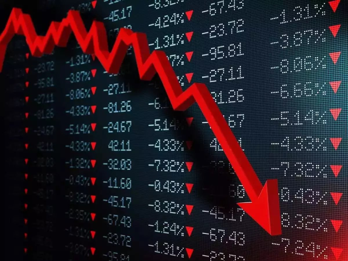 Huuduspump's tweet photo. One of the worst year to be alive in human history might happen again. The Stock market crush is likely to happen again in 2025. Harry Dent keeps on sounding the alarm. Is going to be a deeper crash than we’ve seen in decades. https://t.co/rAku2fVZPS
