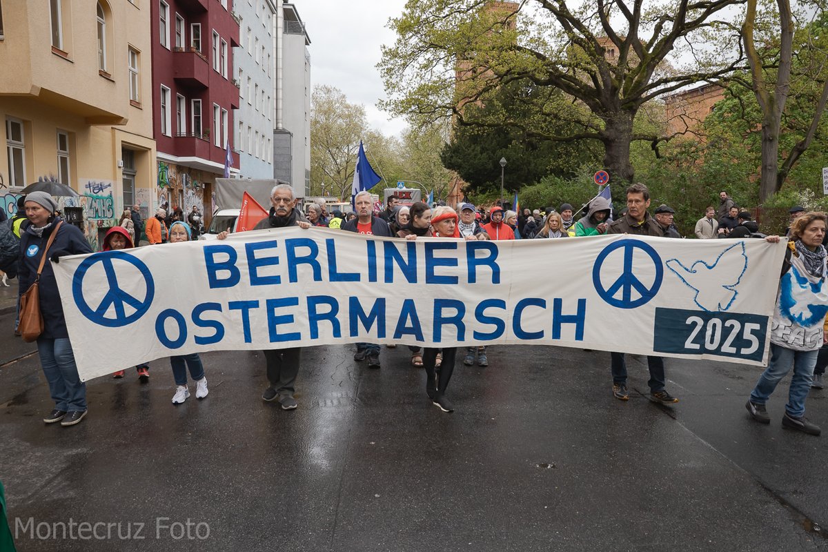 Montecruzfoto's tweet photo. 19.04.2025 Berlin. The Easter Peace March rally took place on Berlin's Mariannenplatz in Kreuzberg.  1/2

#B1904 #berlinprotests #eastermarch #Ostermarsch #stopwar https://t.co/zbwE7E1DSU