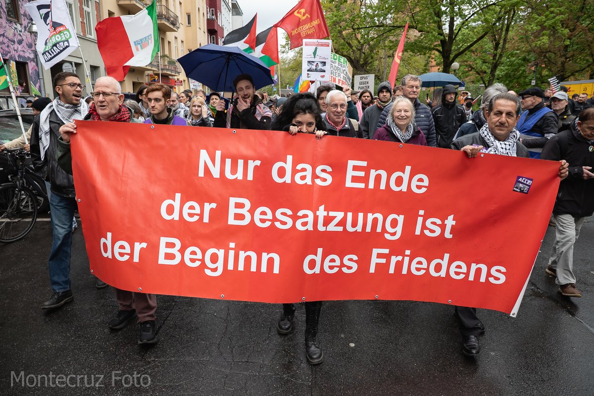 Montecruzfoto's tweet photo. 19.04.2025 Berlin. The Easter Peace March rally took place on Berlin's Mariannenplatz in Kreuzberg.  1/2

#B1904 #berlinprotests #eastermarch #Ostermarsch #stopwar https://t.co/zbwE7E1DSU