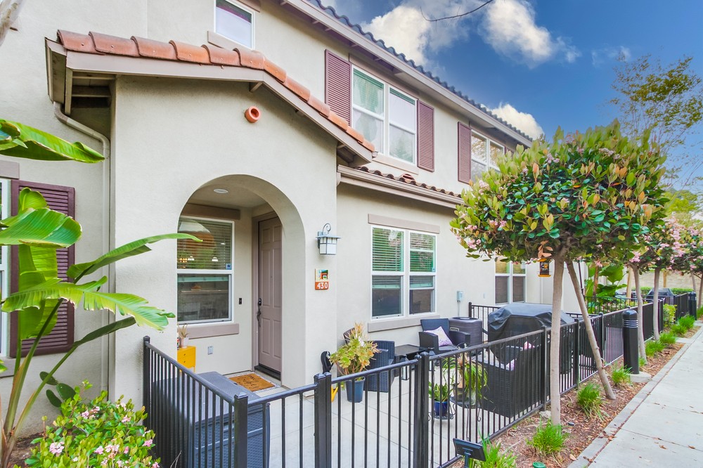 EpicRealtySoCal's tweet photo. 🚨OPEN HOUSE SATURDAY APRIL 19th, 11AM-3PM🚨

Open House this weekend at 430 Caminito Azul, Vista CA 92083! 
Price: $690,000

Tim Kirk, MGySgt USMC (Ret.), MBA
REALTOR® | TEAM LEADER
DRE#: 01941662
EPIC Realty Group, powered by lpt
C: 760.704.9252
E: TimKirkRealEstate@gmail.com https://t.co/DAmKAz9KPr