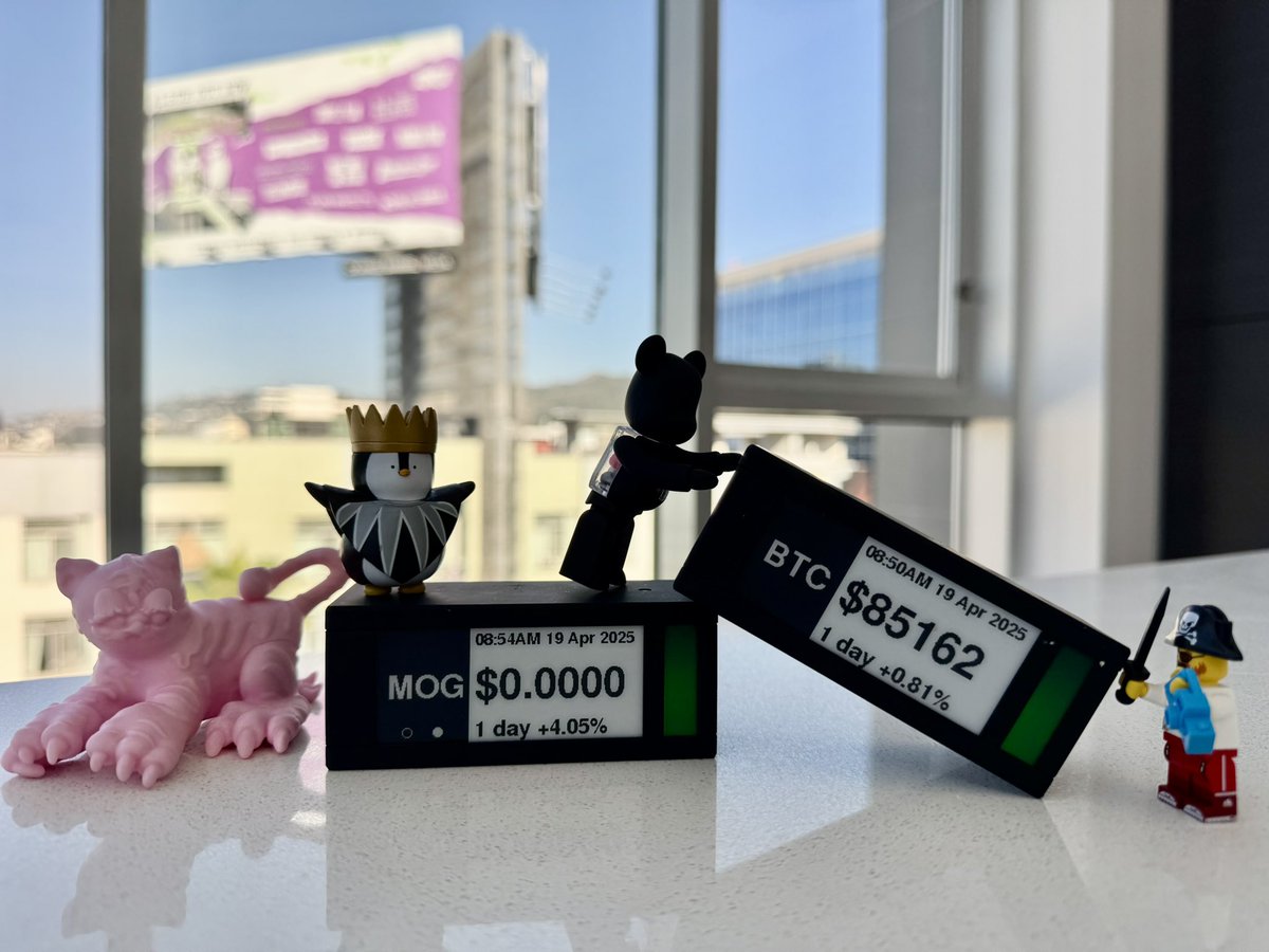 UNCLE 🏴‍☠️ EDDIE 🫵😹 tweet media