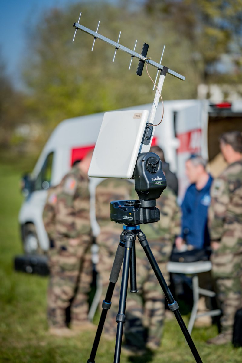 1er_ra's tweet photo. Test du drone NOCTUA 200 par notre DAP. Une évaluation tactique (EVTA) qui permettra de caractériser ce système en vue d’un potentiel emploi opérationnel au profit de l’artillerie et plus particulièrement des unités déployées dans la profondeur. #DeCombat https://t.co/89k5dwQeQs