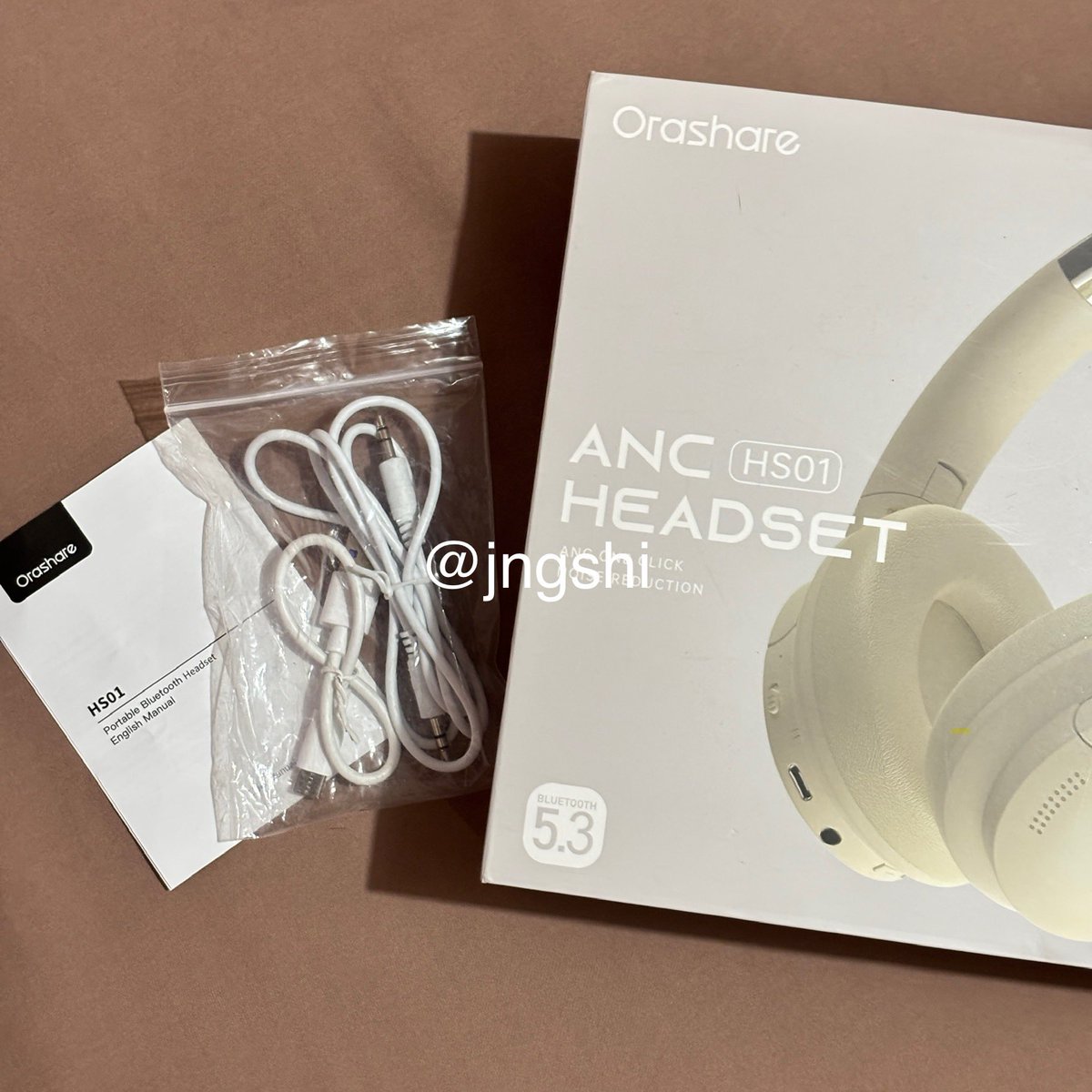 jngshi's tweet photo. wts lfb ph #jngshisells

orashare hs01 wireless headphones original
- ₱550 (₱520 if payo)
- 9/10 condi 
- second hand but hindi masyadong nagamit

mod: j&amp;t or lbc
mop: gcash, seabank

dm if inch !

t.  anc noise canceling foldable bluetooth headset https://t.co/2LfT0KfTUR