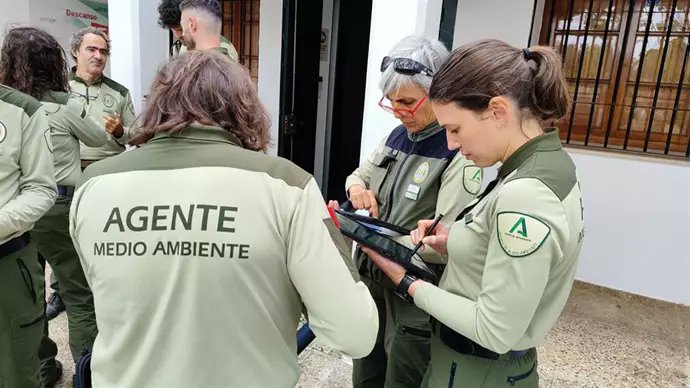 AAMAA (@aamaa_es) on Twitter photo La aplicación 'Gavis' registra 1.187 intervenciones de <a href="/AAMM_And/">Agentes Medio Ambiente de Andalucía</a> en los primeros meses de 2025.
Desarrollada en formato web y móvil, permite ejercer funciones de vigilancia, inspección y control de manera instantánea y sin depender de soportes en papel.
europapress.es/esandalucia/se… La aplicación 'Gavis' registra 1.187 intervenciones de <a href="/AAMM_And/">Agentes Medio Ambiente de Andalucía</a> en los primeros meses de 2025.
Desarrollada en formato web y móvil, permite ejercer funciones de vigilancia, inspección y control de manera instantánea y sin depender de soportes en papel.
europapress.es/esandalucia/se…
