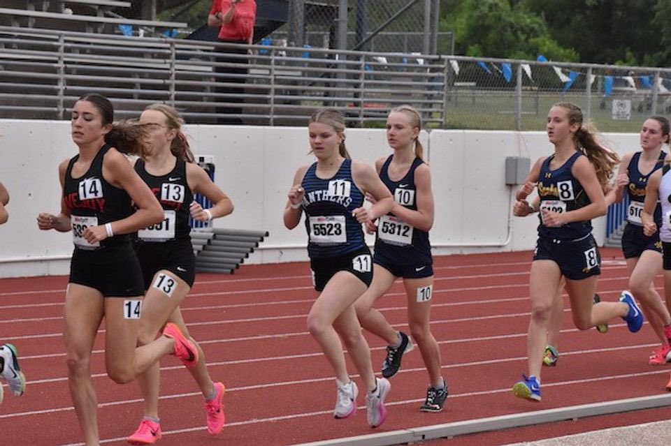 This year was definitely unexpected from passing out at xc regionals to
finding out I had
low iron. Not what I had imagined for my junior year
BUT God's plan > mine!! I was blessed to make it regionals this year and put some solid times down!! Time for some unattached races