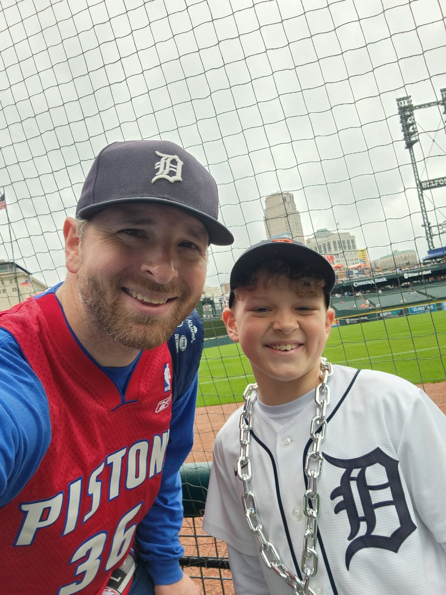 AGrav10's tweet photo. #REPDETROIT https://t.co/AaaUDJKMAi