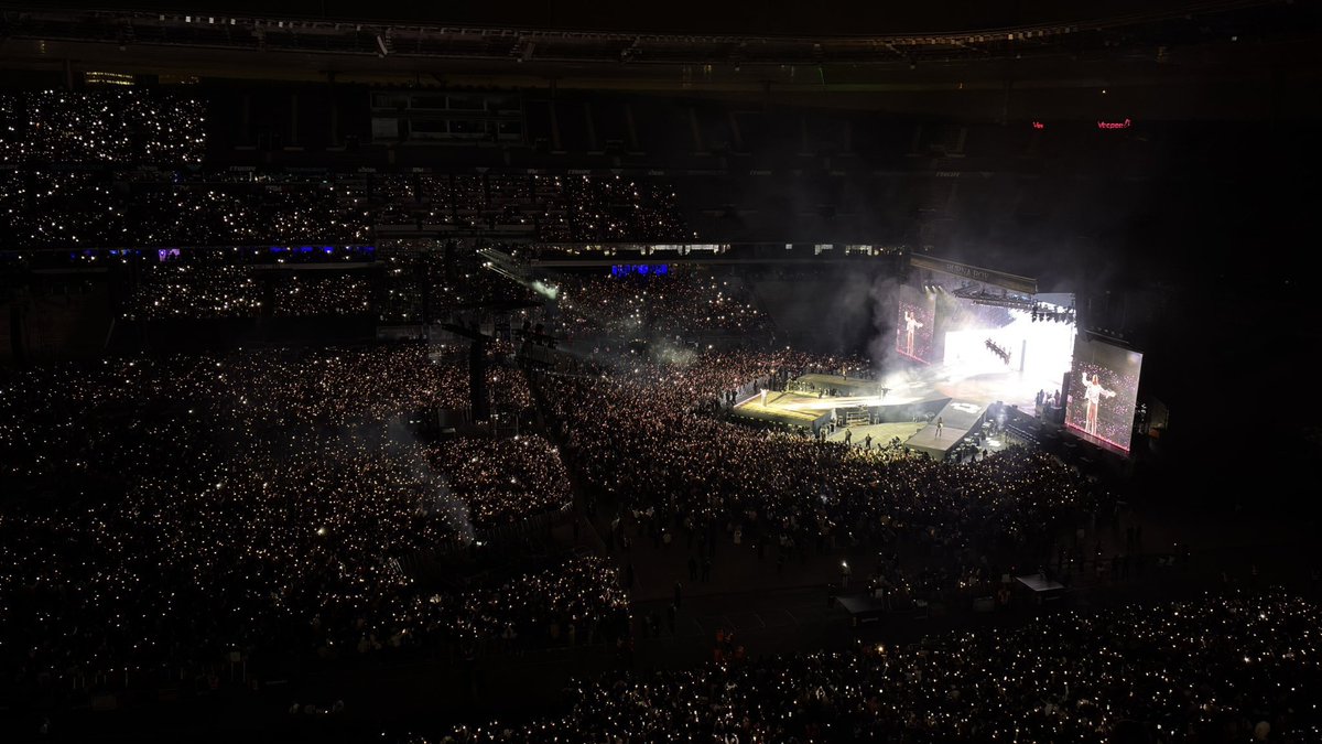 manifestive's tweet photo. Stade de France 🇫🇷 . 80,000+. Sold out ‼️ Another incredible and inspiring feat from the homie. We’re witnessing consistent greatness in real time. Congrats g @burnaboy 🎉 https://t.co/iSbko0ADfg