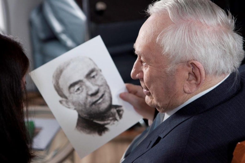 19 April 1898 | Polish Jew, Jacob Noah Finkelstein was born in Końskowola. He was a sales representative of a Belgian chocolate company and later inventor of a type of resin glue.

In #Auschwitz from 31 July 1944.
He was deported from a slave labor camp for Jews in Pionki.
No.