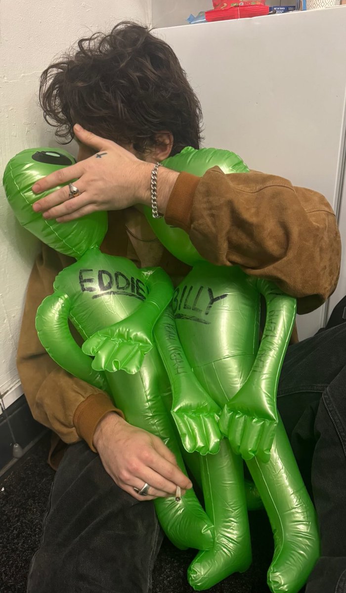 wallhaler's tweet image. gayhaler confirmed?