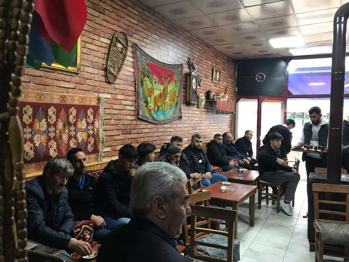 akerimpolat1's tweet photo. AK Parti Belediyeciliği; dinleyen, anlayan ve birlikte yol yürüyen bir anlayıştır. Bugün bir kez daha gördük.

#VatandaşSoruyorBaşkanCevaplıyor https://t.co/zHPHHk3Tmu