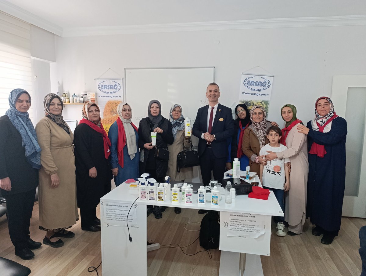 artik23's tweet photo. Bölge müdürlerimiz KEMAL bey GÖNÜL hanım dan sonra bugün ELAZIĞ   @ersagturgutlu UGUR  URAL abimizi ağırladı.🌺..rabbim yolunu daima açık etsin ❤️ UĞUR ABİM ❤️gönülleri yine yine fet eymeyi BAŞARDIN.i❤️yiki❤️ geldin hoşgeldin SAFALAR getirdin🌹🌹🌹 https://t.co/SftXqf8H3i