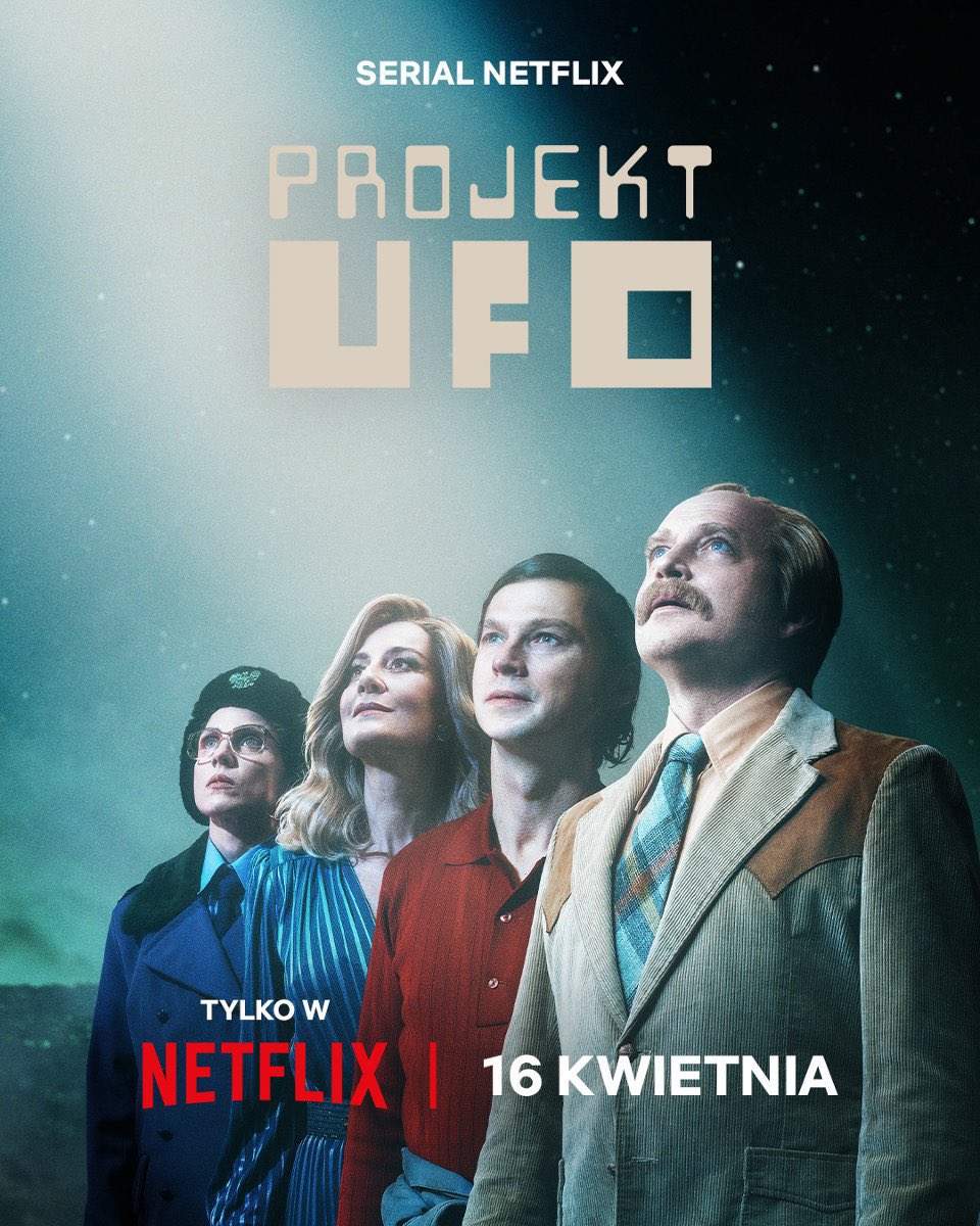 HIDEO_KOJIMA_EN's tweet photo. I’d been waiting for the release of “Project UFO”, and finally binge-watched all 4 episodes.
Set in the 1980s, during the East-West Cold War. Back when Poland was still under a one-party Communist regime, in the era of the People’s Republic. Amidst a politically unstable time, with strikes and demonstrations raging across the country, UFO sightings begin to emerge.
A researcher chasing after the UFOs, a scientist who’s been kicked off a paranormal TV show, and behind the scenes, those who seek to exploit the UFO phenomenon to manipulate public unrest.
The hairstyles, fashion, cars, buses, police vehicles, analog gear, cameras, interiors, electronic music, and TV shows — all the details of the era add a distinct flavor to the story.
Rather than unfolding as classic sci-fi, the series plays out as a dark human drama, satirizing society and politics. Even the old-school sci-fi font used in the title feels nostalgic.