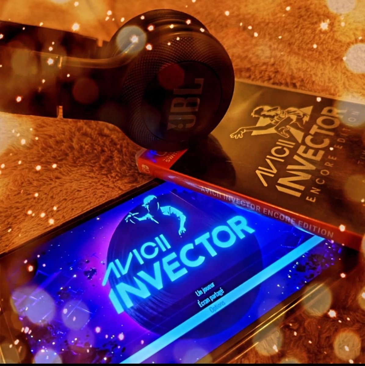 caroange's tweet photo. Un DJ hors du commun avec le fameux jeu #aviciiinvector que je vous conseil fortement 🫶🏻🫶🏻 . 
Sur Switch et PS4 ❤️. https://t.co/BvsyhPu80k