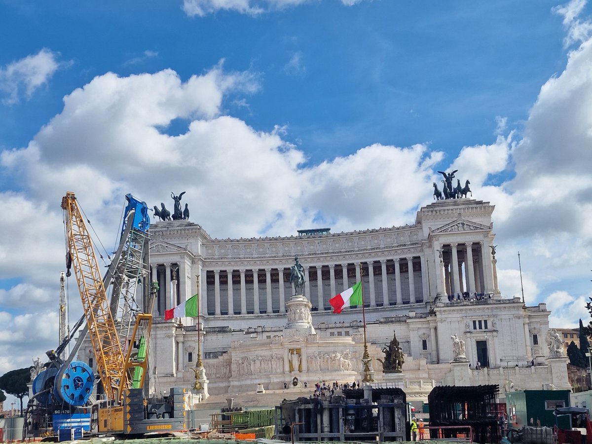 romamobilita's tweet photo. 📍𝐈𝐧 𝐏𝐫𝐢𝐦𝐨 𝐏𝐢𝐚𝐧𝐨
Lunedì 21 Aprile, per il  2778° Natale di Roma cerimonia all'Altare della Patria e corteo storico in centro.

Le modifiche della viabilità su 👉 https://t.co/qsfUzq7GSX

#RSM #Roma #PrimoPiano #Mobilità #Viabilità #Sosta https://t.co/0Z2tOW6XcN