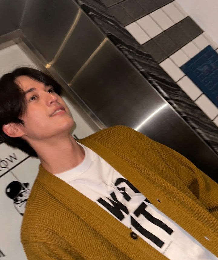 #jossgawin au 

gimana bisa joan naksir sama musuh temennya sendiri? ga ada niatan gimana-gimana selain bikin musuh temennya sebel, lah kenapa akhirnya malah joan bucin sama tu orang, pusingnya lagi yang dia naksir itu cowok, namanya gama.