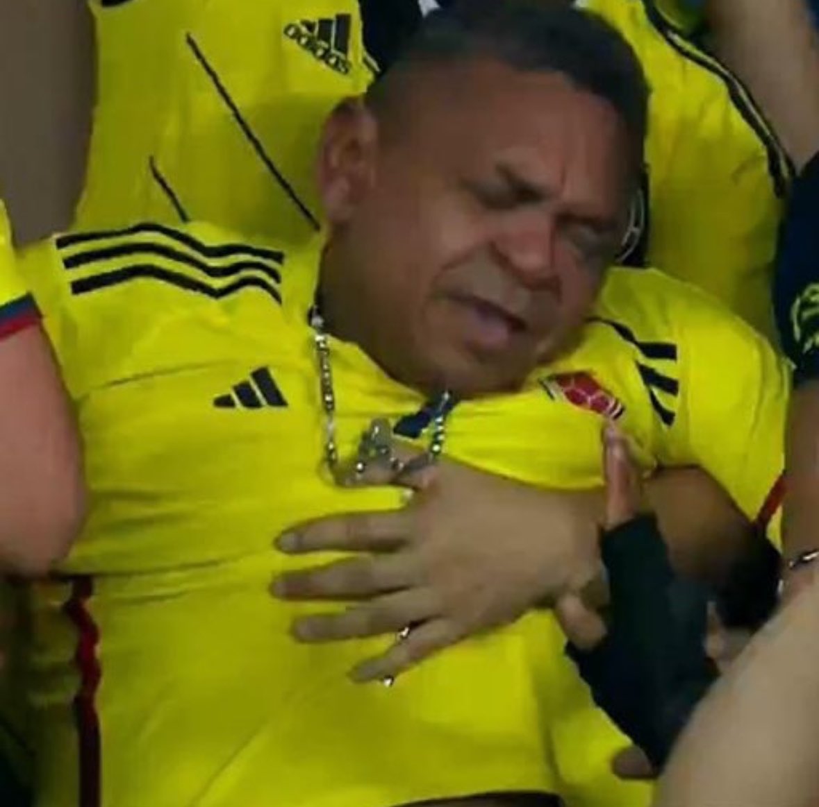 UNIVERSO_1899's tweet photo. GOOOOOOOOOOOOOOOOL DE RAPHINHA GOOOOOOOOOOOOOOOOL DEL BAAAAARÇAAAAAA OTRA REMONTADAAAAAAAAAA HISTORICA 4-3 VAMOOOOOOS https://t.co/YawT7OiF8g