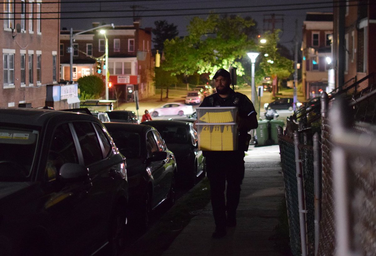 MolotovFlicker's tweet photo. An "unidentified male" was fatally shot in the 600 block of Allendale Street around 11:10 p.m. on Friday, according to police.

His family was at the crime scene, so I'm pretty sure he has been identified. 

I was told that the victim was young. https://t.co/keSSib3SGd