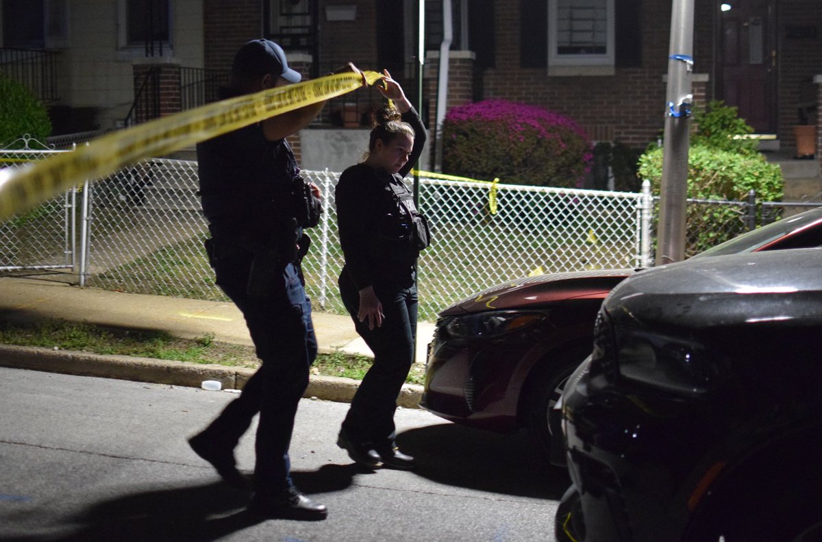 MolotovFlicker's tweet photo. An "unidentified male" was fatally shot in the 600 block of Allendale Street around 11:10 p.m. on Friday, according to police.

His family was at the crime scene, so I'm pretty sure he has been identified. 

I was told that the victim was young. https://t.co/keSSib3SGd