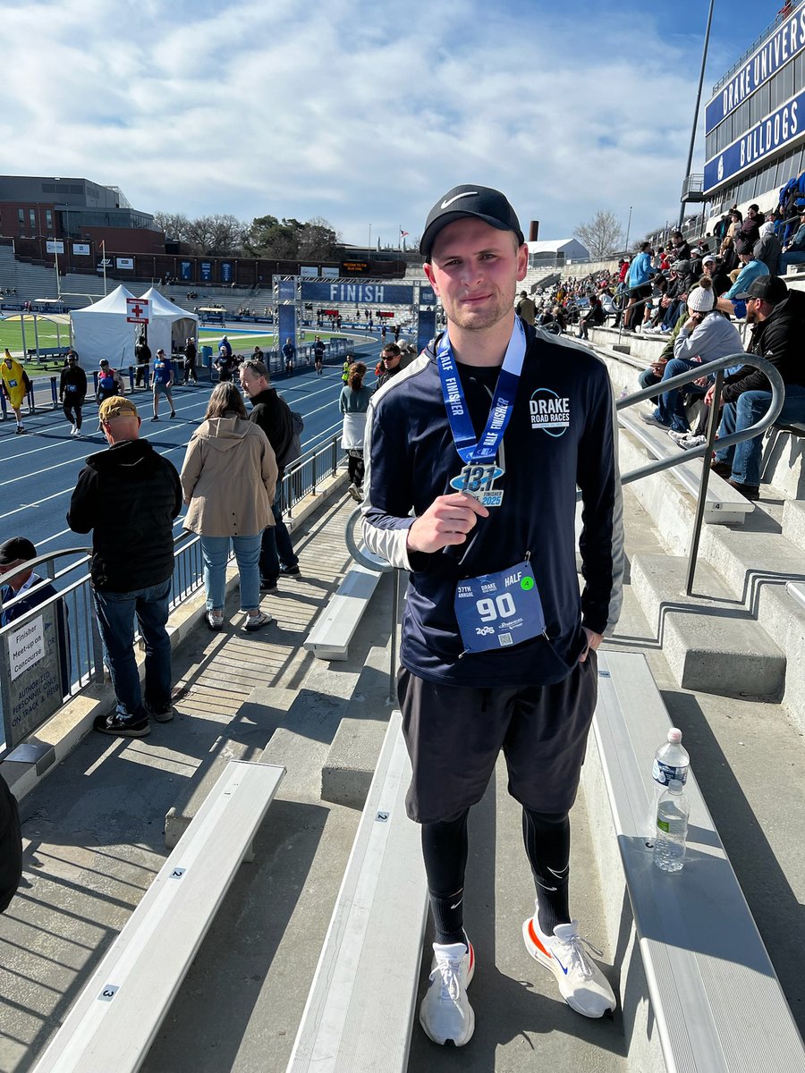 JakeBrendTV's tweet photo. First half marathon ✅

What a fun morning to kick off the 2025 Drake Relays! https://t.co/ASTkL7Tfhc