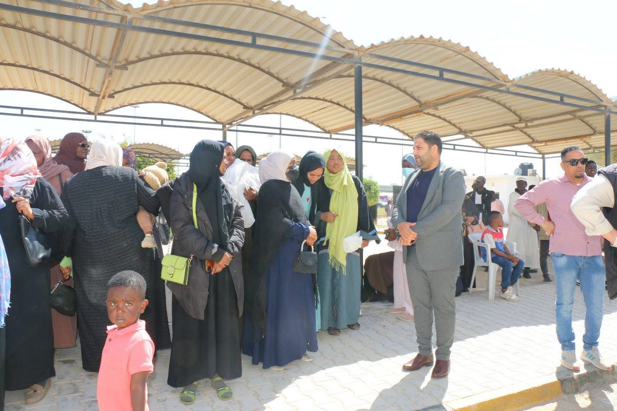libya_aid's tweet photo. President of the Libyan Relief and Humanitarian Aid Authority Follows Up on the Distribution of Aid to Sudanese Refugees and Listens to Their Feedback https://t.co/qEXkLcdgRW