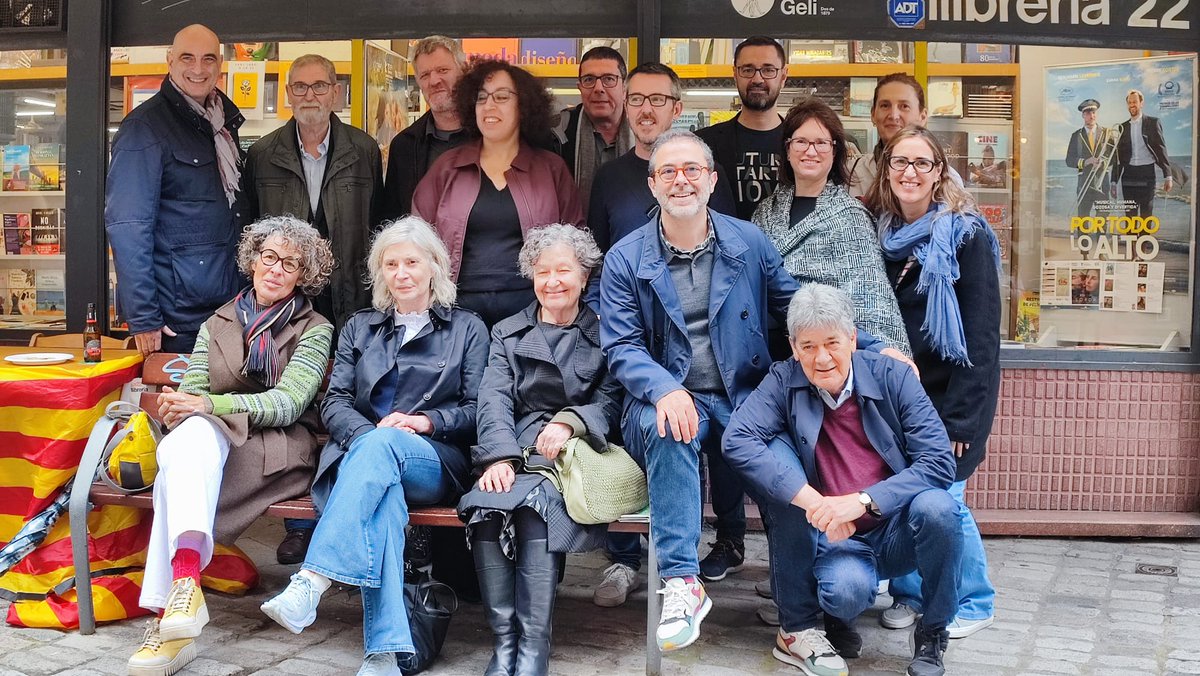 Grup62 (@grup62) on Twitter photo Un magnífic matí de signatures a #Girona
Amb <a href="/xavierbosch/">Xavier Bosch</a> <a href="/DavidBueno33/">David Bueno i Torrens</a> <a href="/nina_academia/">NINA</a> <a href="/NuriaPradas/">Núria Pradas</a> <a href="/SocEnCesc/">Cesc Cornet</a> Najat El Hachmi, Ramon Solsona, Maria Barbal, Elisabet Jané ...
Gràcies <a href="/LLIBRERIA22/">LLIBRERIA 22</a> <a href="/TroaEmpuries/">LLIBRERIA EMPÚRIES</a> <a href="/abacus_botigues/">Abacus Botigues</a>
#SantJordi2025 Un magnífic matí de signatures a #Girona
Amb <a href="/xavierbosch/">Xavier Bosch</a> <a href="/DavidBueno33/">David Bueno i Torrens</a> <a href="/nina_academia/">NINA</a> <a href="/NuriaPradas/">Núria Pradas</a> <a href="/SocEnCesc/">Cesc Cornet</a> Najat El Hachmi, Ramon Solsona, Maria Barbal, Elisabet Jané ...
Gràcies <a href="/LLIBRERIA22/">LLIBRERIA 22</a> <a href="/TroaEmpuries/">LLIBRERIA EMPÚRIES</a> <a href="/abacus_botigues/">Abacus Botigues</a>
#SantJordi2025
