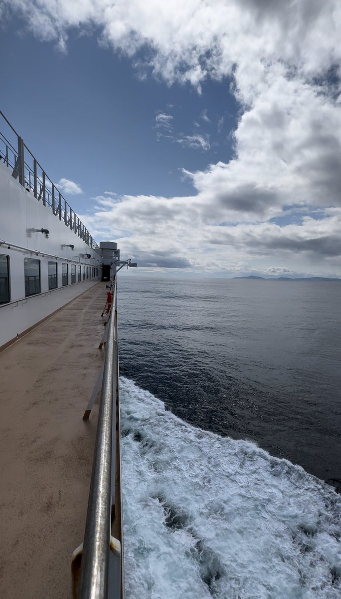 whale_sauna's tweet photo. さんふらわあ かむい🚢

短い冬の北海道滞在も終わり、無事帰宅🥲

帰りのフェリーでは水風呂もあった！！

海を眺めながら整える時間、良すぎてとろけた、、、

最高サウナタイムでした。

#さんふらわあかむい #サ活 https://t.co/ulXNp9uRLQ