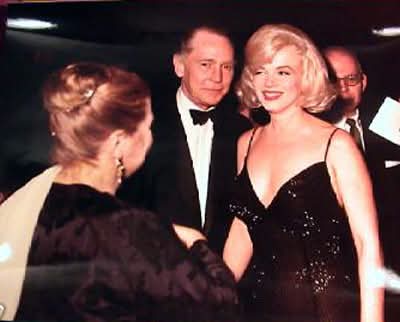 Clubpassionmar2's tweet photo. Bonne journée de samedi.
Have a sweet Saturday.
#marilynmonroe #Marilyn #clubpassionmarilyn #actorsstudio #leestrasberg #paulastrasberg#joshualogan #roselanddancehall https://t.co/Kwgm2yOGuC