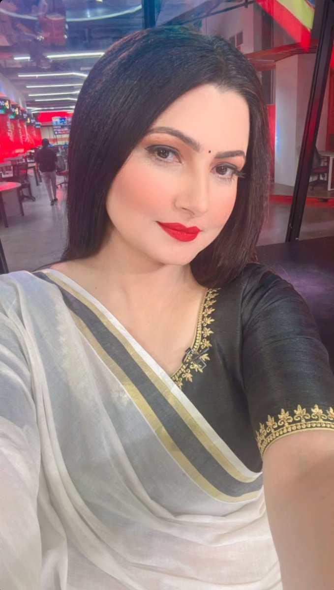 Chitraaumislife's tweet photo. Thank you for Sharing this pic🙏🏻
Looking Beautiful as Always ❤️
Hayee 😍 @chitraaum & her Saree Collection 👌🙌👏
#Chitra #ChitraTripathiOnABP #ChitraTripathi #Janhit #ABPNEWS #ABP @ABPNews https://t.co/grXJoHfkM2
