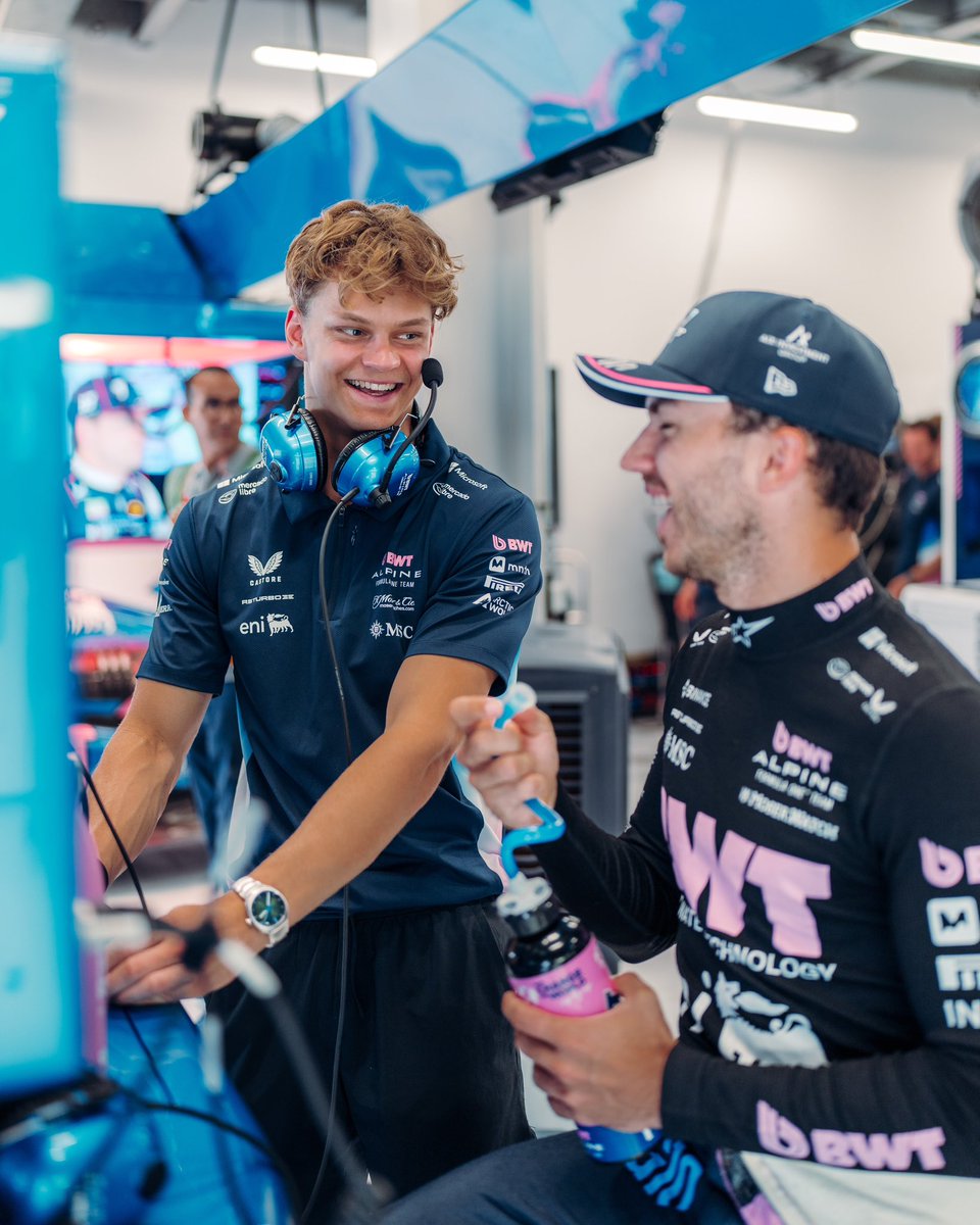 Supporting us trackside this weekend. Great to have <a href="/PaulAron16/">Paul Aron</a> with us 👊