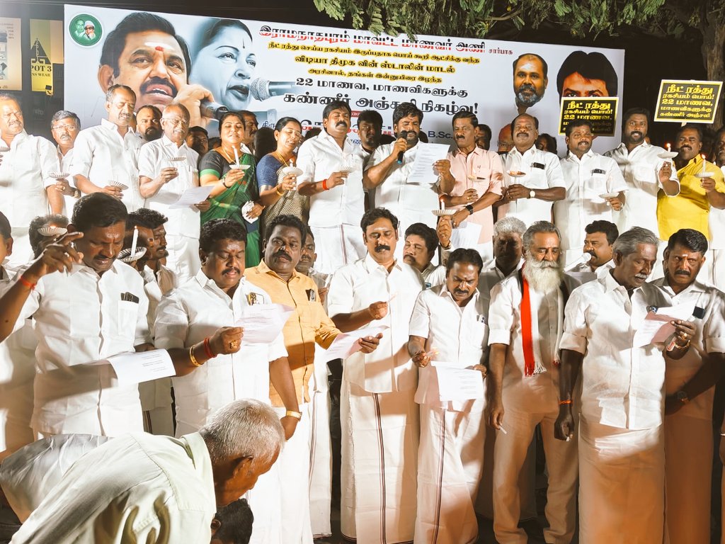 ADMK_Ramnad's tweet photo. மாண்புமிகு கழகப் பொதுச்செயலாளர் புரட்சித்தமிழர் @EPSTamilNadu அவர்கள் ஆணைக்கிணங்க,

NEET நுழைவுத் தேர்வை ரத்து செய்வோம்' என்று பொய்கூறி ஆட்சியைப் பிடித்த விடியா திமுக-வின் @mkstalin மாடல் அரசினால், தங்கள் இன்னுயிரை இழந்த மாணவ, மாணவிகளுக்கு, https://t.co/4sdvS5LGc9