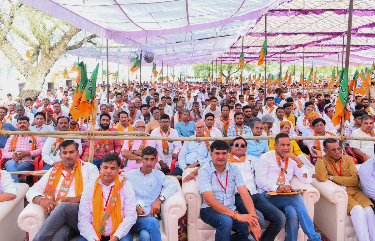BJP4Rajasthan's tweet photo. मुख्यमंत्री श्री @BhajanlalBjp ने शेखावाटी प्रवास के दौरान आज सीकर स्थित गोकुलपुरा के सम्मानित जनों से संवाद किया व उन्हें क्षेत्र के सर्वांगीण विकास हेतु भाजपा सरकार द्वारा किए गए प्रमुख कार्यों की जानकारी दी। https://t.co/GA0jHfVaRT