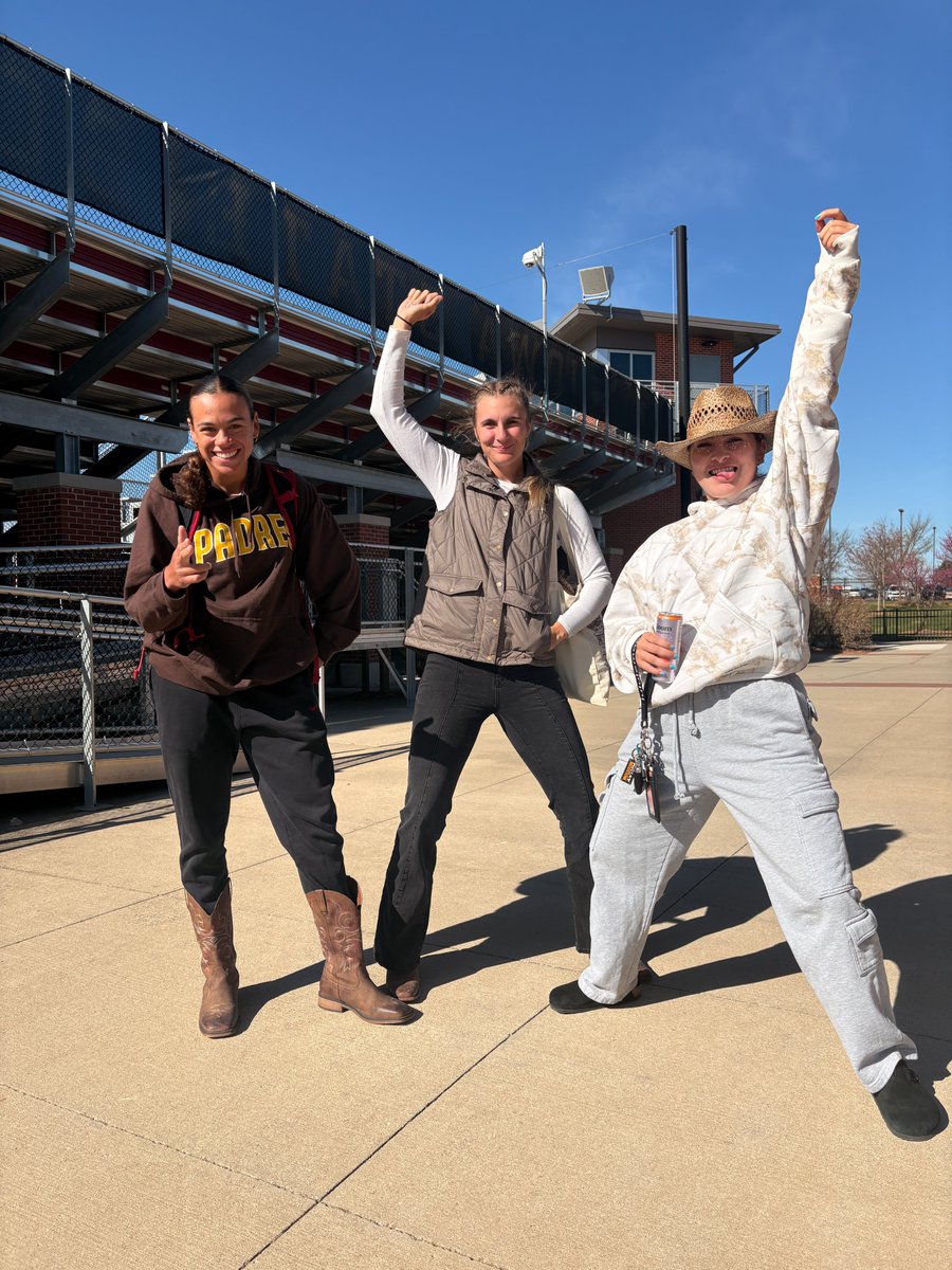CycloneSB's tweet photo. 𝗖𝘆𝗰𝗹𝗼𝗻𝗲𝘀 𝗼𝗻 𝗦𝗰𝗲𝗻𝗲 🤞

Ready for another Midwest showdown!

🌪️🥎🌪️ https://t.co/N0kyvLct2O